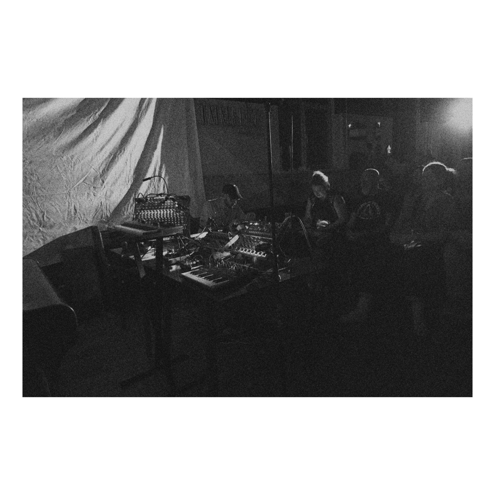 Groundforms, inspiring with his handcrafted rig anchored with Digitakt